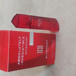 Givenchy Absolutely Irresistible eau de perfum mini